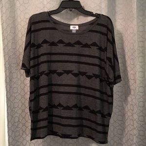 Black and gray tshirt!